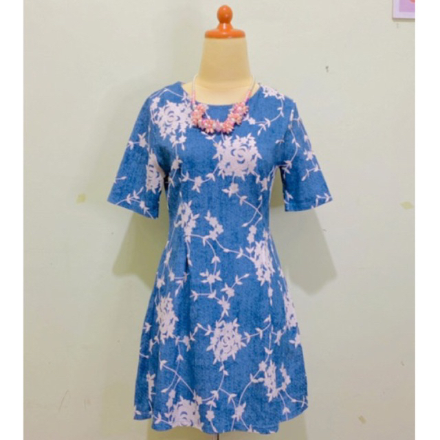 Dress Midi bahan stretch brukat brokat bordir Motif bunga floral flower tropis sultan tema warna biru denim putih - Dress 577