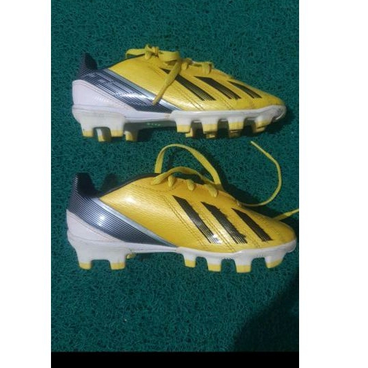Adidas f10 size 31 warna kuning