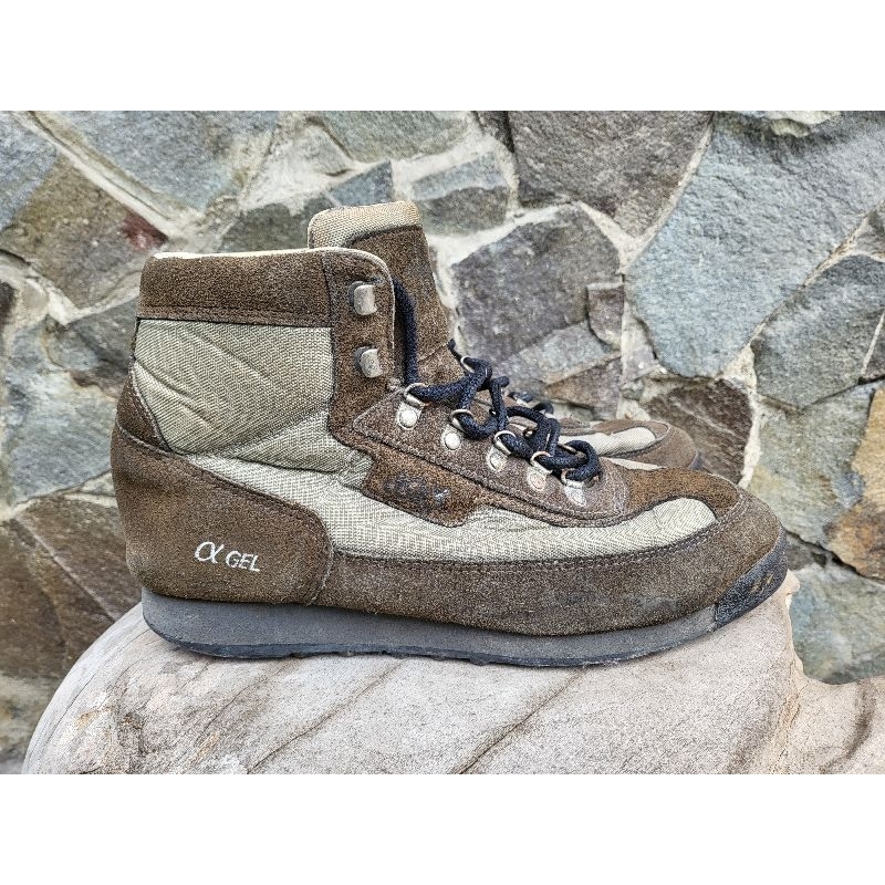 Sepatu Hiking Outdoor Gunung Asics