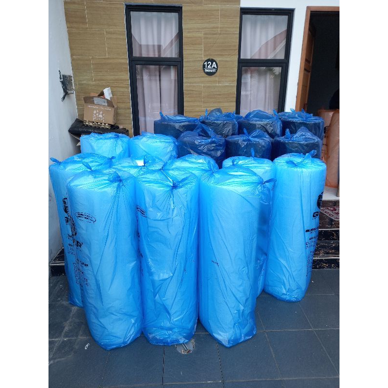 

BUBBLE WRAP HITAM 2.4KG, uk. 125cm x 50m