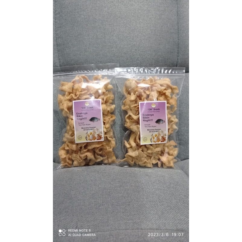 

Krupuk telur ikan Mujaer