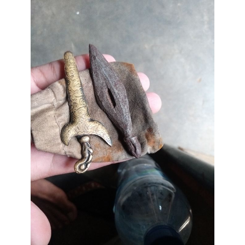 cundrik nogo kuning sari