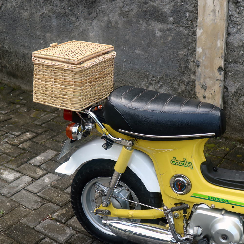 Keranjang rotan motor klasik