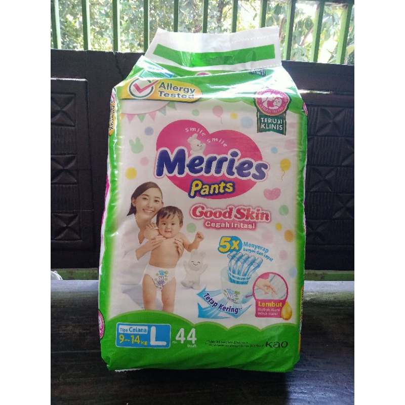 Pampers Merries Pants size L-44