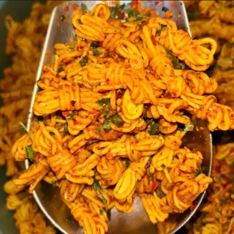 

Korzaln Mie Gulung Viral Mie Gulung Kering Keriuk Pedas Daun Jeruk Kemasan Isi 1.Kg