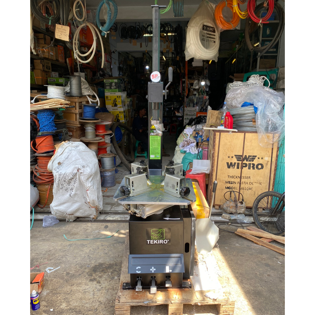 MESIN PEMBUKA / ALAT BUKA BUKAAN PENGGANTI BAN / TIRE CHANGER TEKIRO