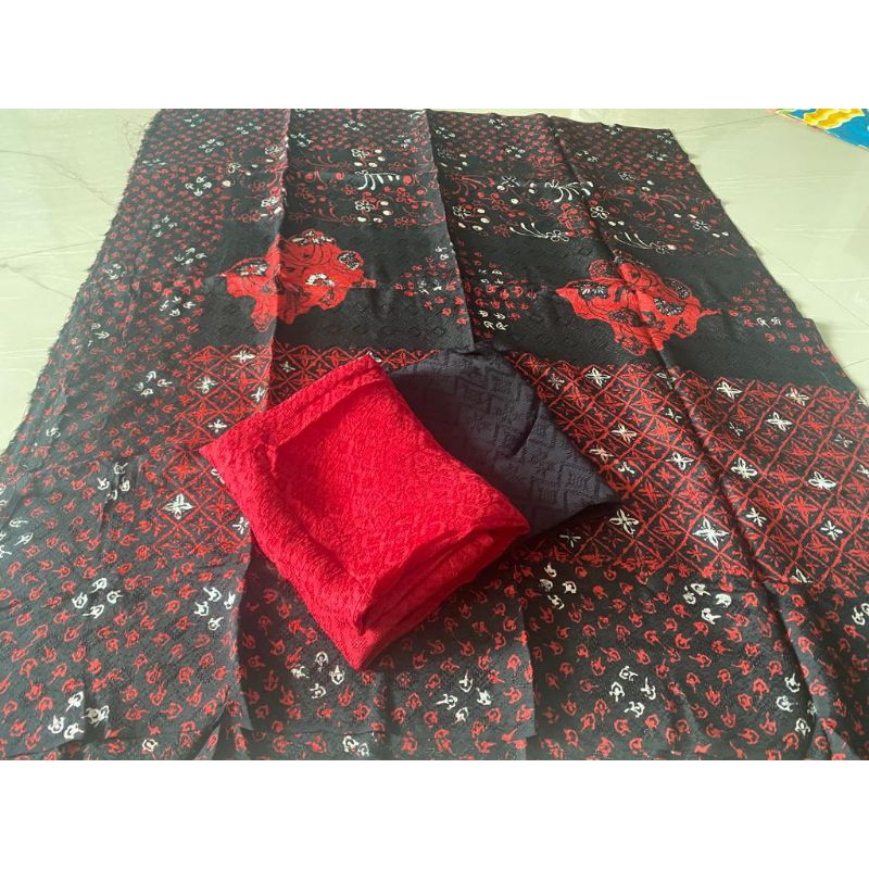 kain batik motif pulauan puloan warna merah hitam khas trusmi cirebon bahan viacose semi sutra