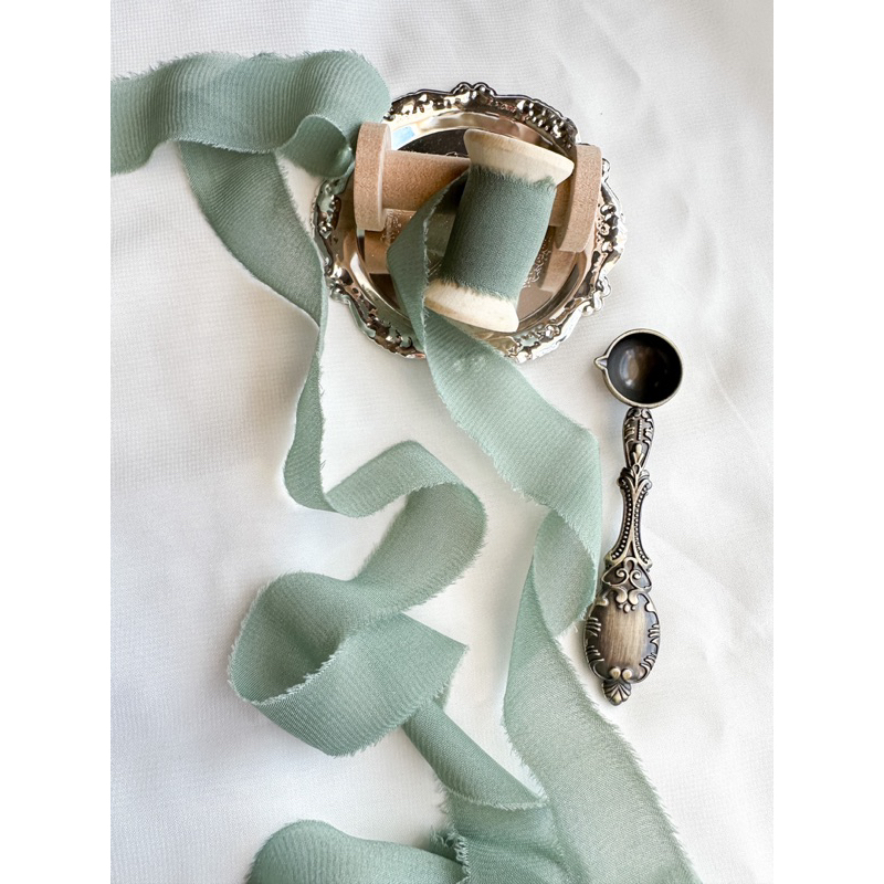 

Chiffon ribbon in pistachio green / silk ribbon