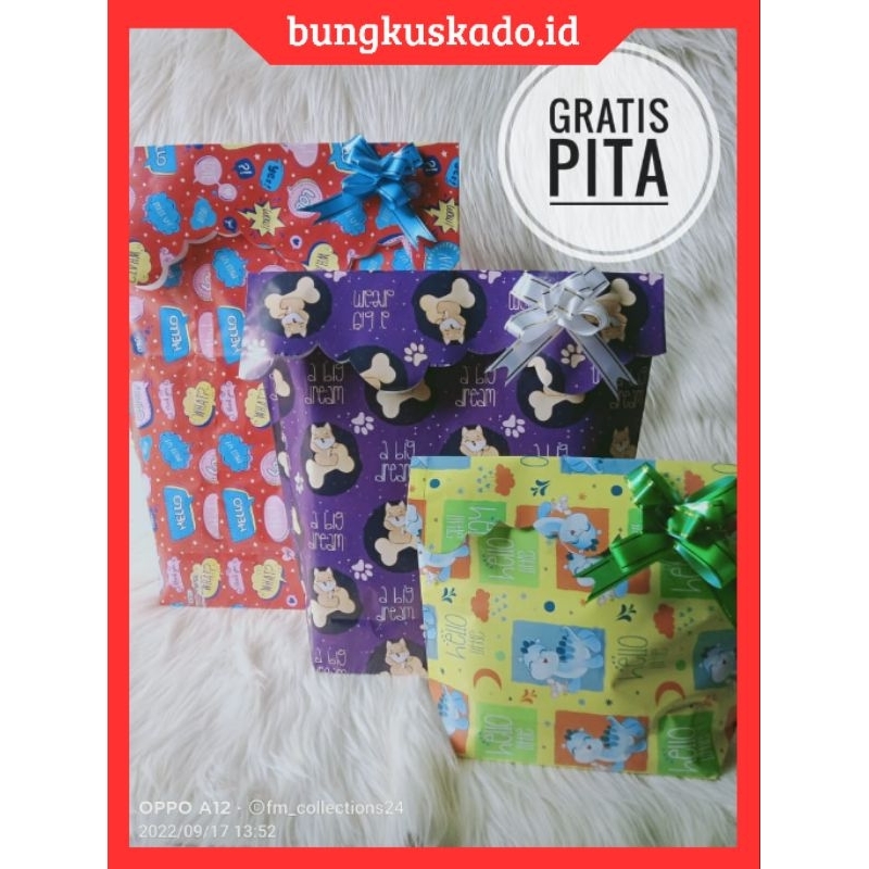 

Kantong Kado Kecil Ukuran 28x23x5cm / Kertas Kado Instan murah