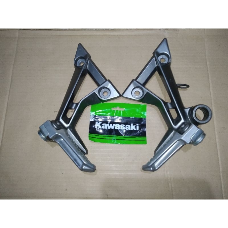 Footstep belakang ninja 250 fi step belakang Ninja 250 Fi original