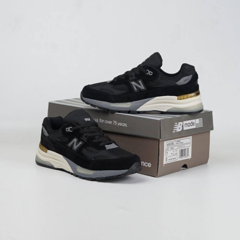 Sepatu NB New Balance 992 Black White 39 - 44