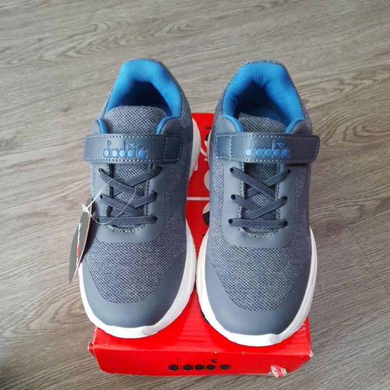 sepatu diadora Funa JR