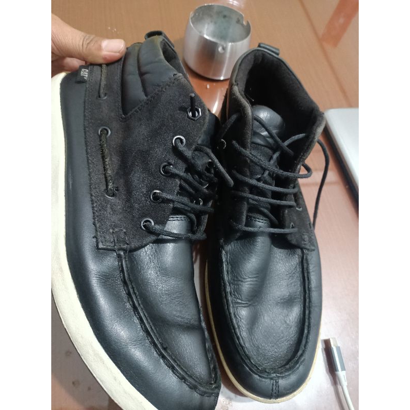 Sepatu CAT kulit asli
