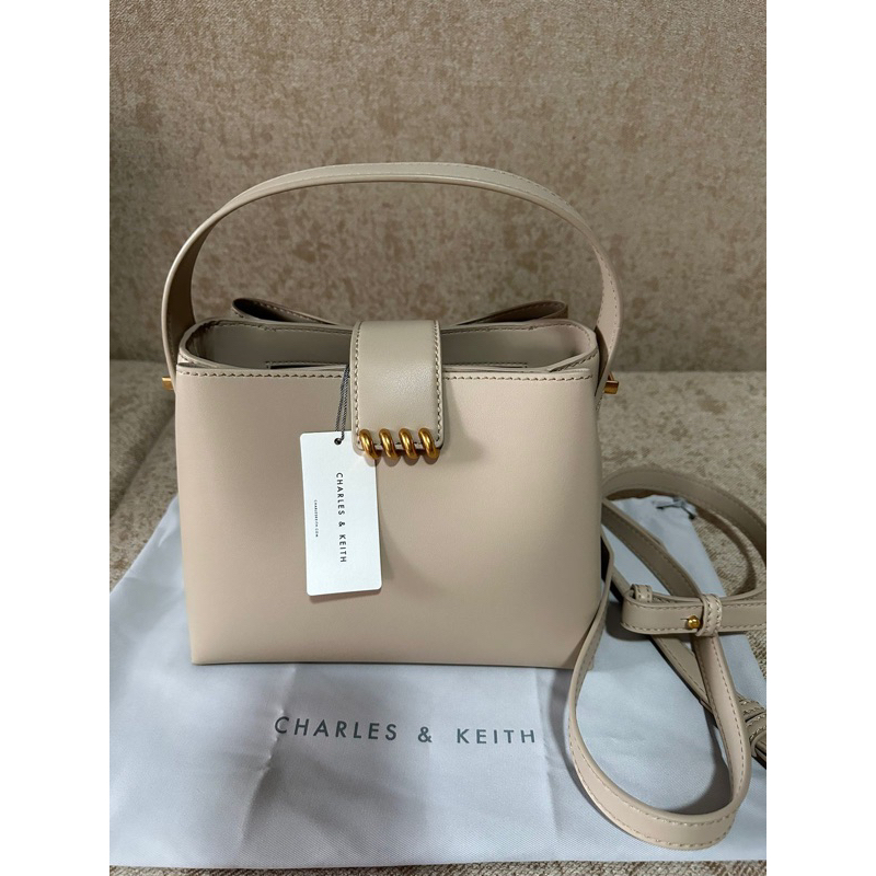 Tas Charles&Keith Osiris Metallic Accent Belted Bag (100% authentic)