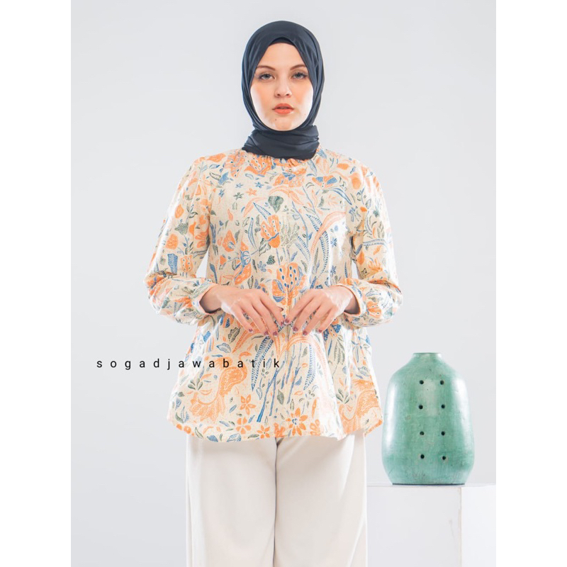 Batik blouse atasan wanita modern kekinian motif tiganegri warna putih tulang kancing depan