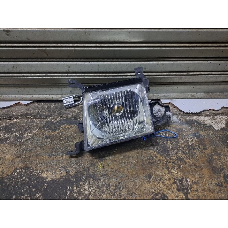 headlamp nissan terrano spirit