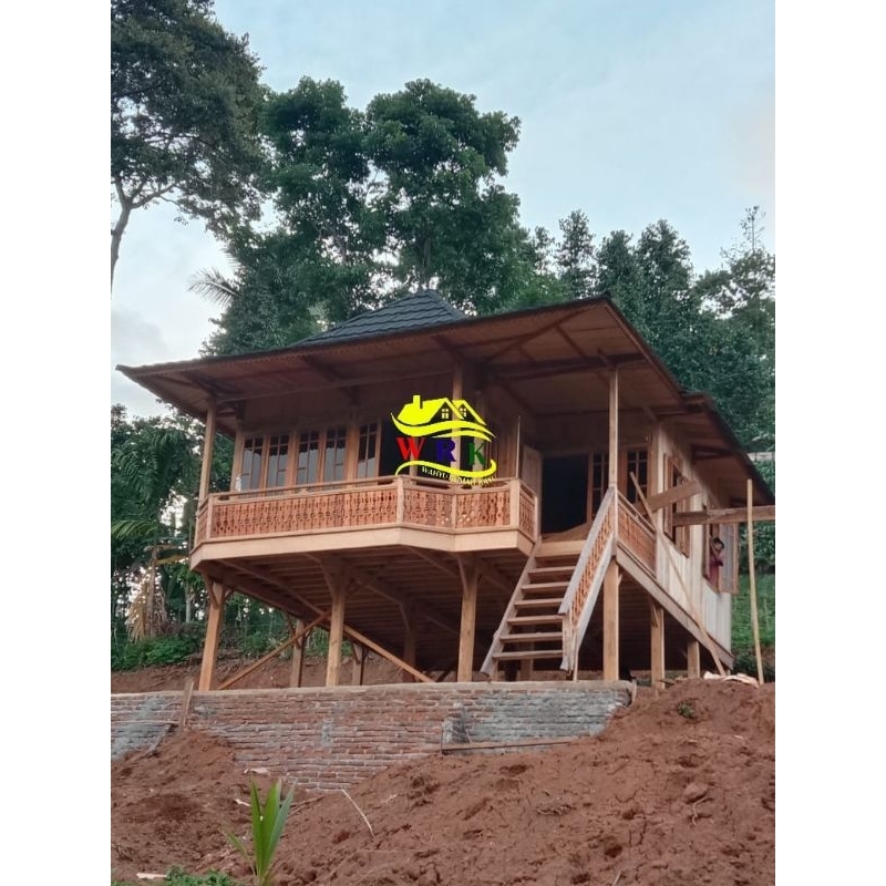Rumah Kayu Limasan Panggung