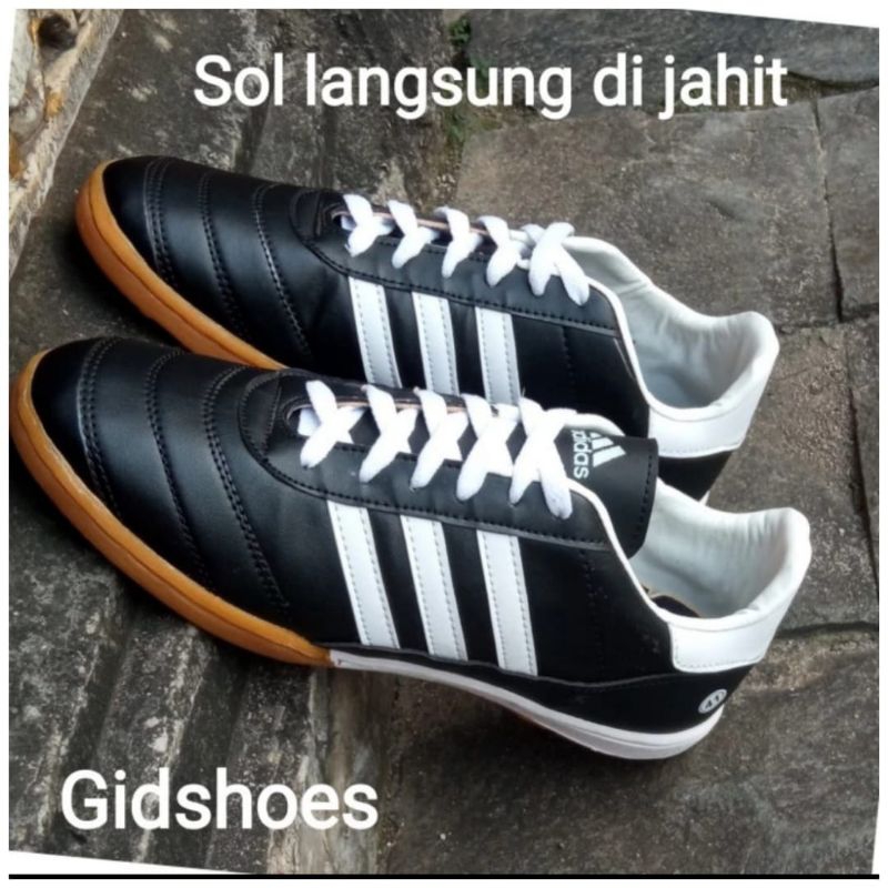 sepatu futsal bola futsal