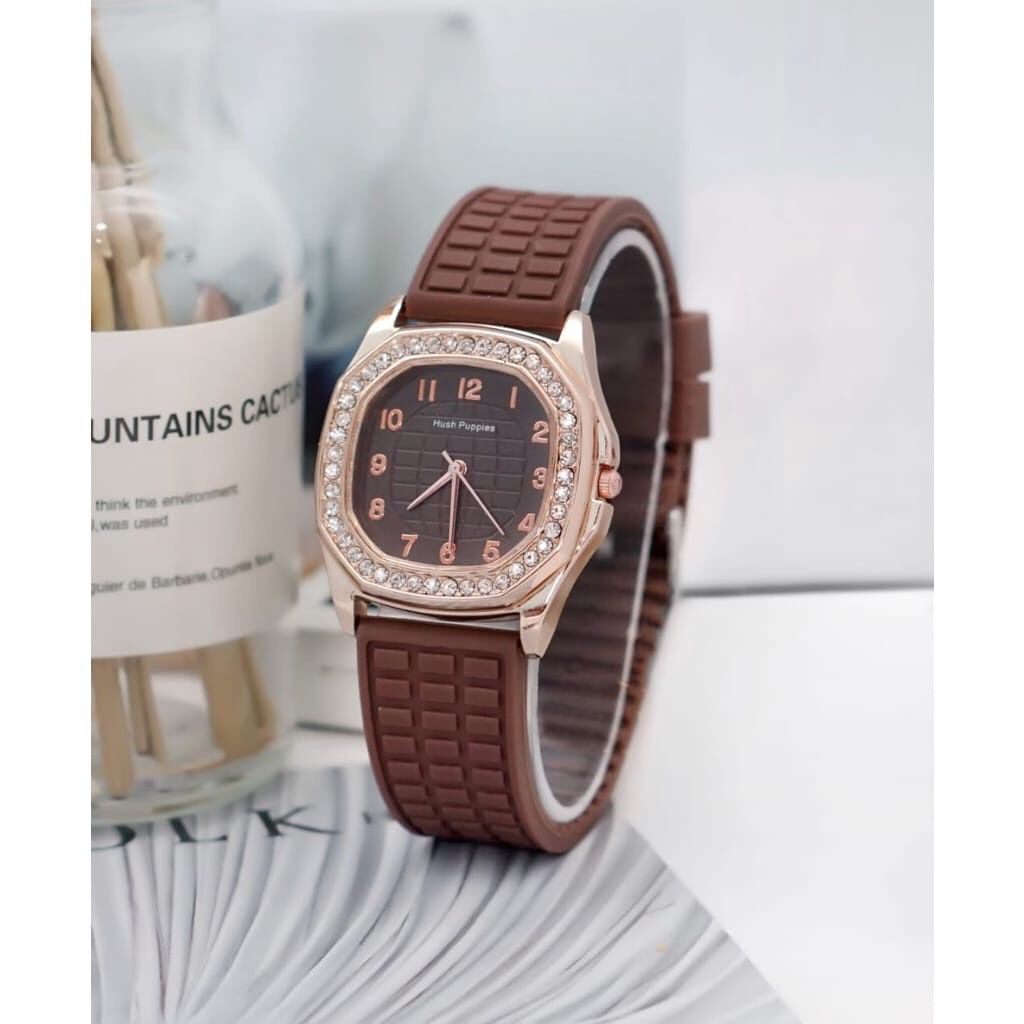 (AR) Jam Tangan Wanita Hush Puppies Strap Rubber Analog Fashion Gaya Retro Wanita Persegi HP-5597