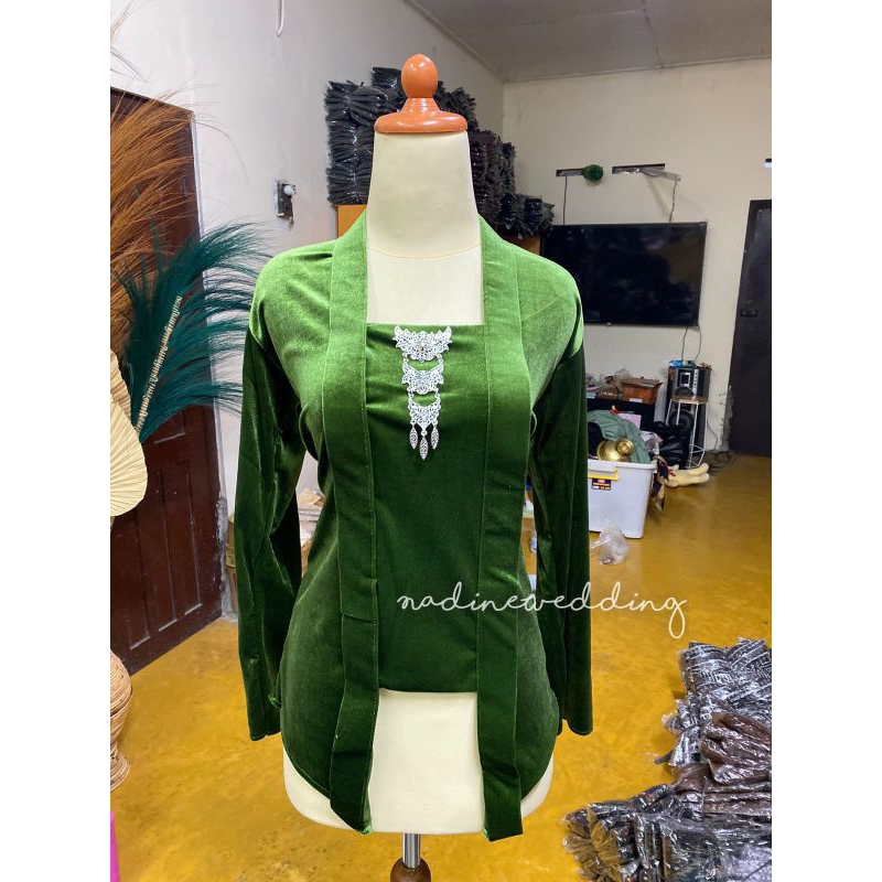 Kebaya Kutubaru - Polos, Warna Hijau Pupus / Bludru Premium