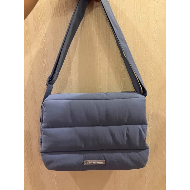 preloved btv beyond the vines poofy bag