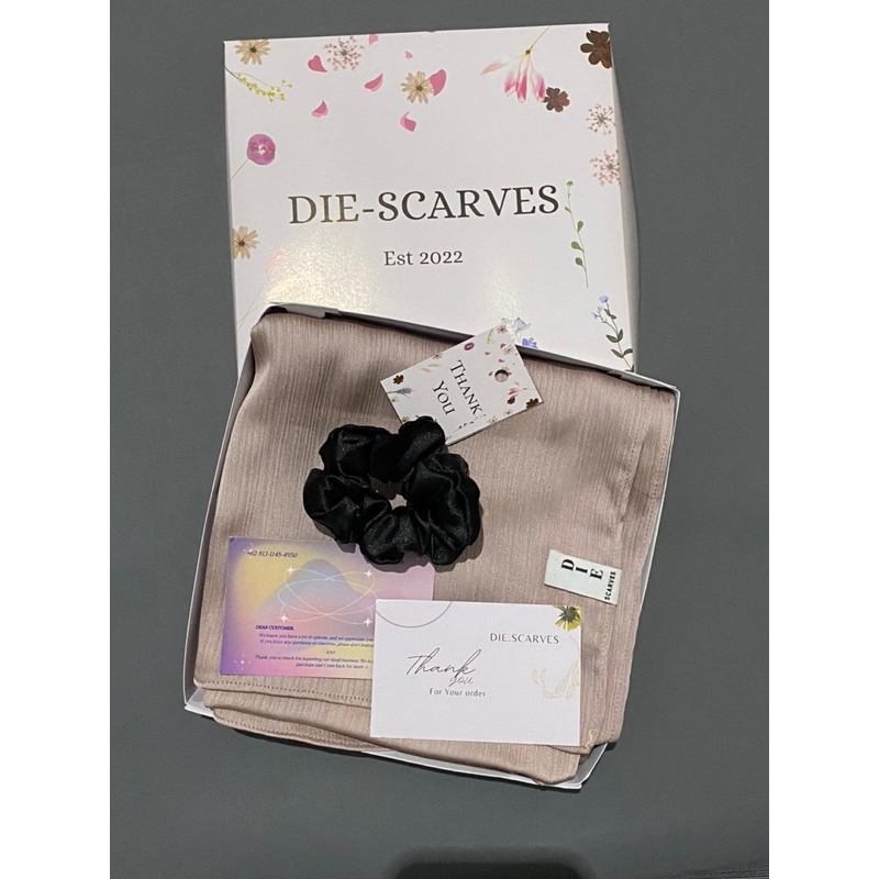 PACKING HIJAB DIE.SCARVES