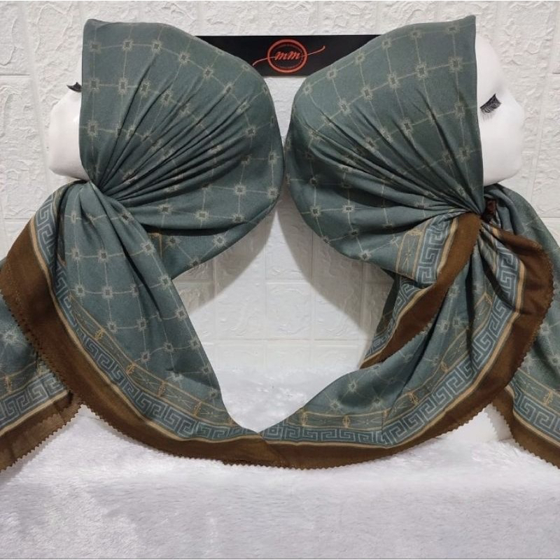 Promo Hijab Segi Empat Voal Motif Garis Kotak Warna Sage
