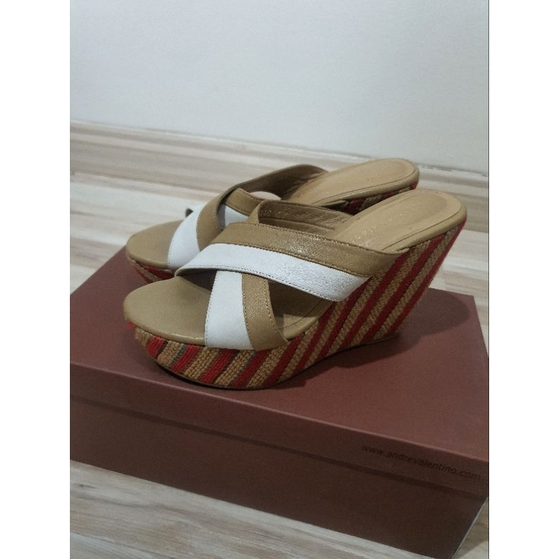 Andre Valentino Wedges
