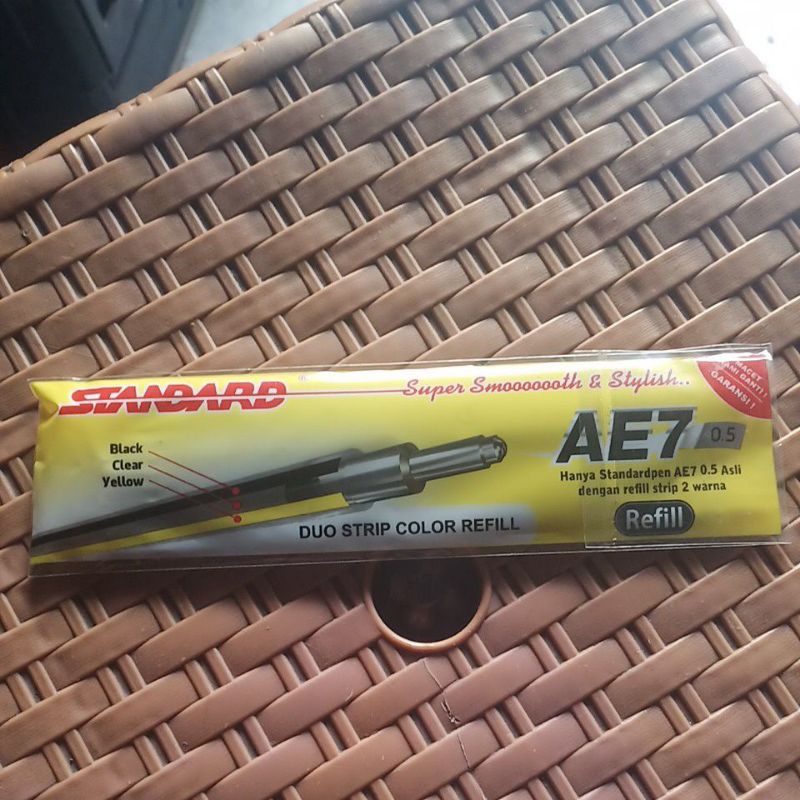 

refill pulpen standar ae7 hitam 0.5 mm 1 pack