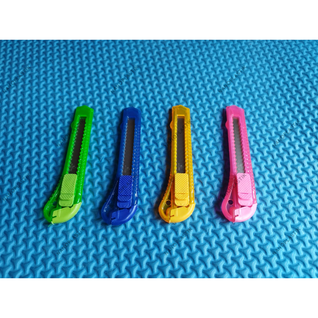 

CUTTER UKURAN BESAR PLASTIK BENING WARNA WARNI