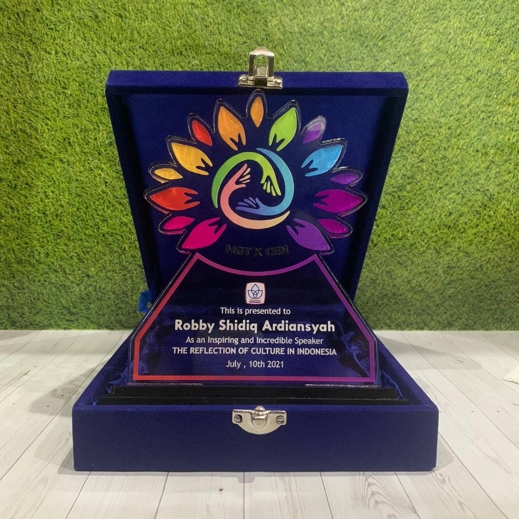 Plakat desain bunga,plakat penghargaan,kado ulang tahun,trophy,piala,plakat akrilik murah,plakat,pla