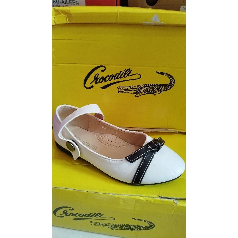 Sepatu anak perempuan Crocodile