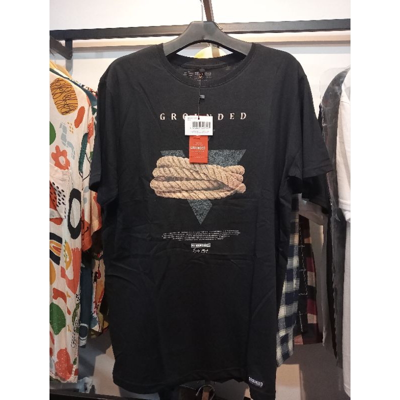 Kaos Surfing Grounded Hitam