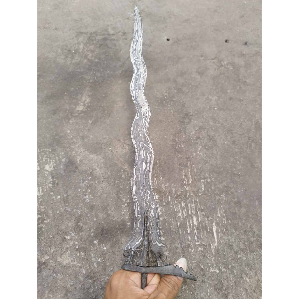 Keris Luk 9 Karno Tanding pamor Ngulit Semongko