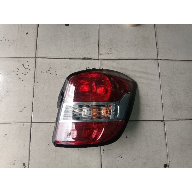 stoplamp lampu belakang kanan Chevrolet spin