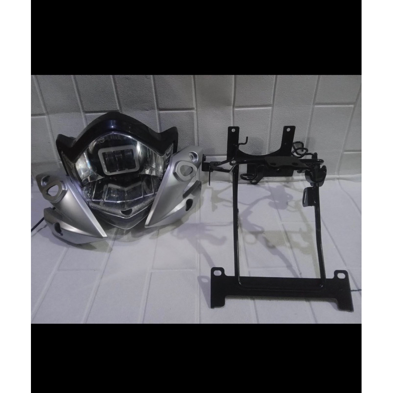 Lampu Depan Vixion Old Plu 3 Mata LED Kupingan Lampu Vixion Old Breket Lampu Dudukan Plat Nomor