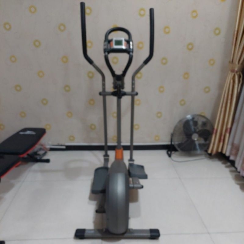 Sepeda Statis SPORTOP E850 alat olahraga treadmill