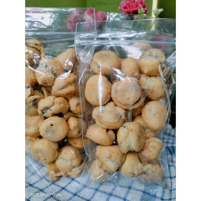 

cemilan soes isi coklat