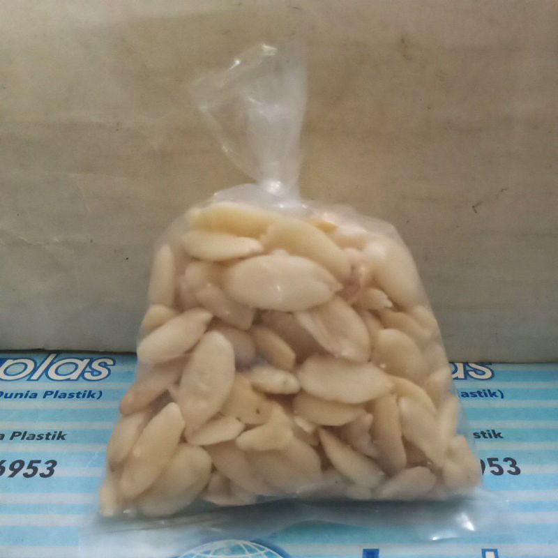 

Kacang Kenari Mentah 100 gram