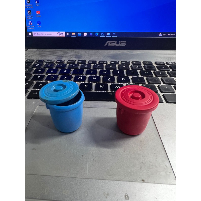 ember miniatur dengan tutup