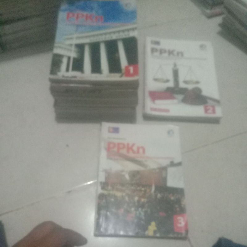 BUKU PPKN (PENDIDIKAN PANCASILA DAN KEWARGANEGARAAN )UNTUK SMA KELAS 10,11,12.PENERBIT FACIL