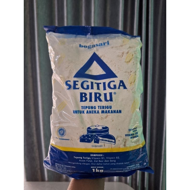 

tepung terigu segitiga biru 1000g