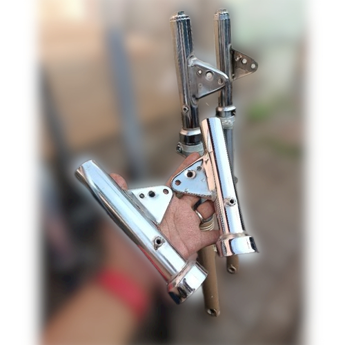 DUDUKAN LAMPU K5 PNP CB/KUPINGAN K5 MODEL ORI 1 SET PNP SHOK DEPAN GL MP TIGER/BRECKET LAMPU DEPAN C