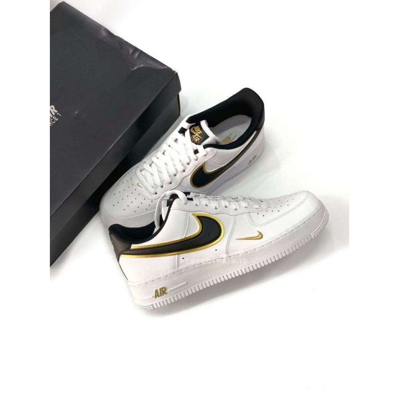 sepatu sneaker Nike air