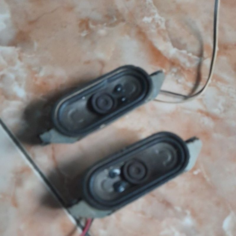 Satu set speaker tv polytron led 19 inch