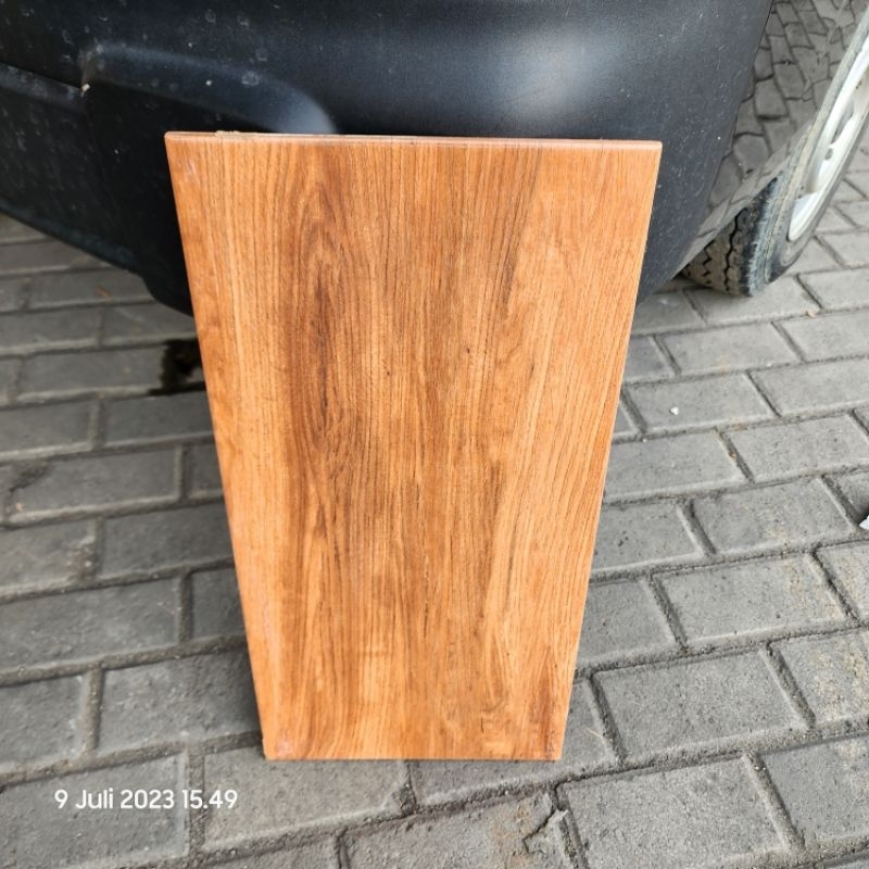 KERAMIK LANTAI DINDING TANGGA KAYU KIA NORWAY BROWN 30X60 KW1