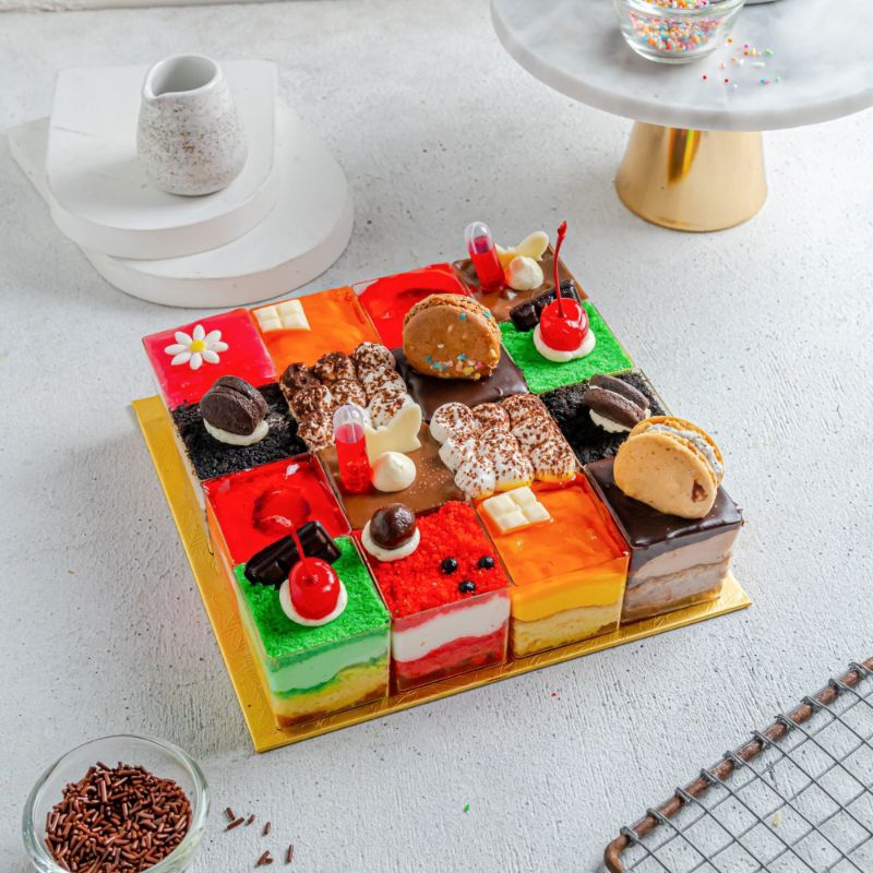 

Cake Petite Dessert isi 16pcs enak premium