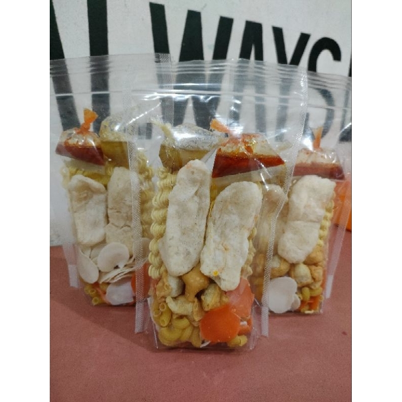 

seblak instan KUMPLIT JUMBO (180gram) gurih & mantap (pasti kenyang)