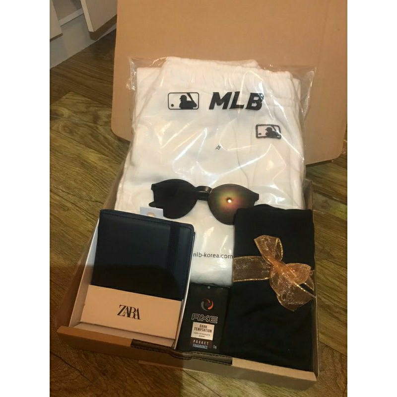 

BISA COD kaos cowo / kado cowo premium /hampers gift Box / free Kartu ucapan Bisa request ucapan / HAMPERS KAOS COWOK / KADO ULANG TAHUN COWOK / KADO COWOK / GIFT COWO