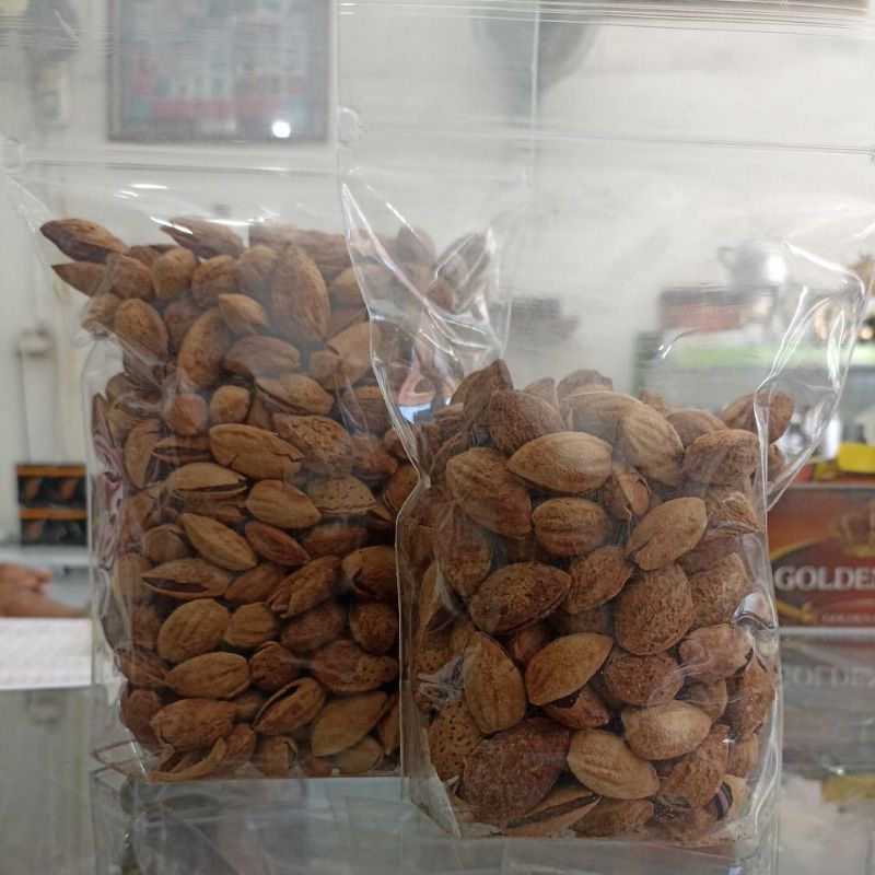 

Kacang Almond Kulit Roasted Butter Milk 1 Kg Import